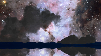 星云反射水面上的夜空