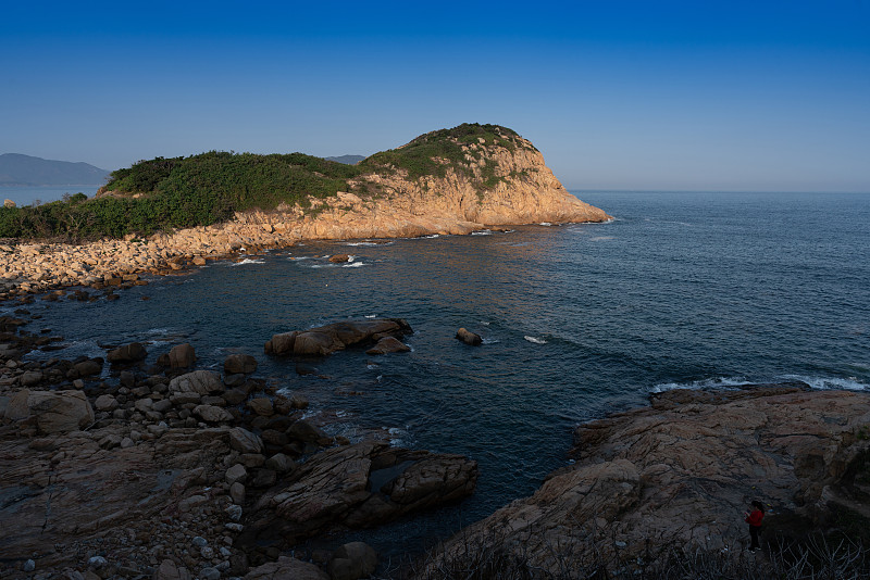 香港蓝天下的海、浪、石