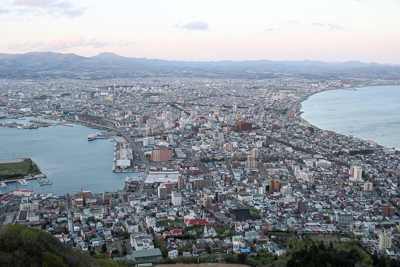 日本北海道，晚上从函馆山眺望城市景观