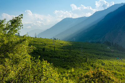 阳光在喜马拉雅山-阳光背景。