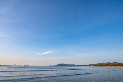 从泰国huahin Prachuap Khiri Khan的Khao Takiab海滩美丽的日出景色