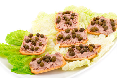 肉馅饼和酸豆饼干