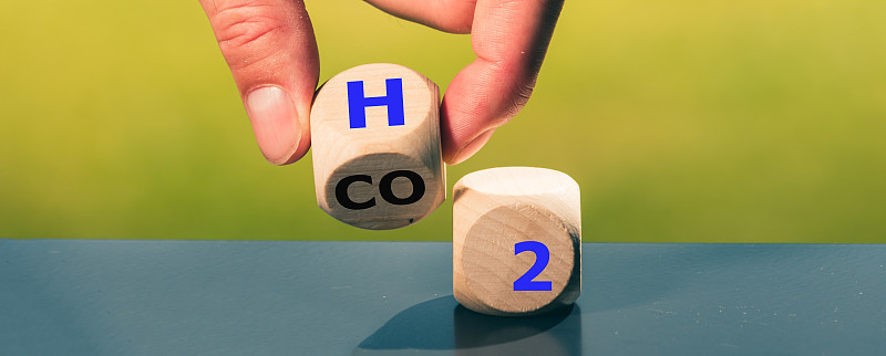 改用燃料电池汽车。手掷骰子，改变表达式CO2为H2。