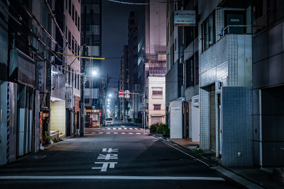 东京中央区的后街夜景
