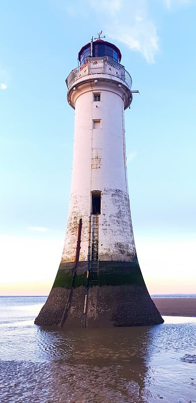 英国利物浦日落时的灯塔