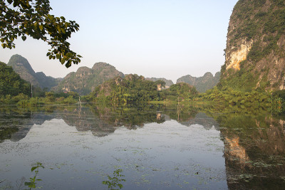 喀斯特地貌在Tam Coc的全景