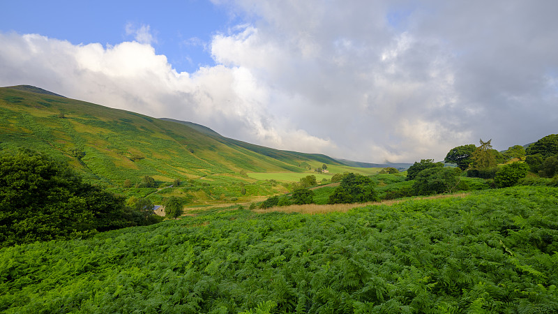 在蛇谷通行证，山顶地区，英国河商店的观点