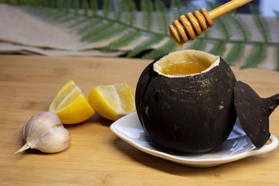 黑萝卜加蜂蜜。天然蜂蜜止咳糖浆。