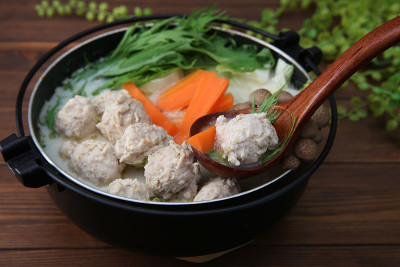 鸡肉饺子锅