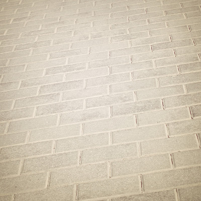 砖照亮了城市的路面
