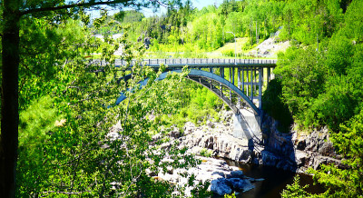 Saguenay的铝桥