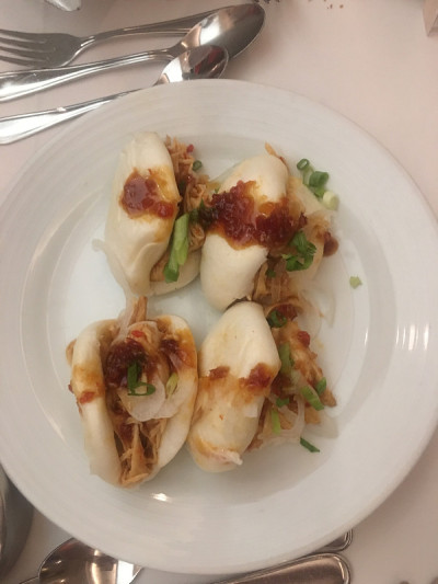 自制的鸡肉玉米饼配泰国烤肉
