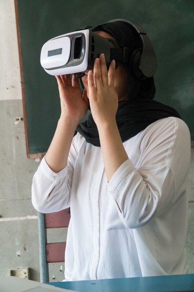 穆斯林马来人戴VR头盔