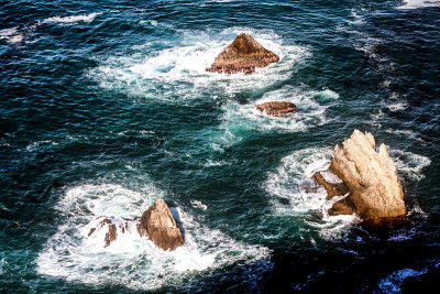 岩石和冲浪