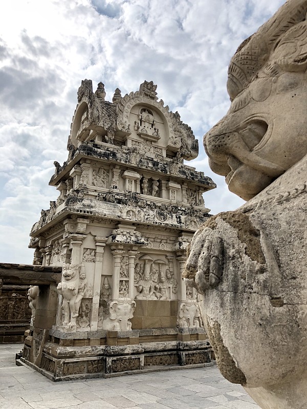 Kanchipuram的Kanchi Kailasanathar庙令人惊叹。