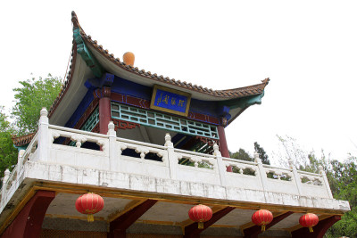 2014年5月10日，中国河北省唐山市凤凰山公园中式传统亭子