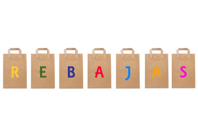 购物袋里写着rebajas(销售)
