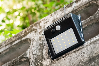 太阳运动传感器壁灯，IP65标准。
