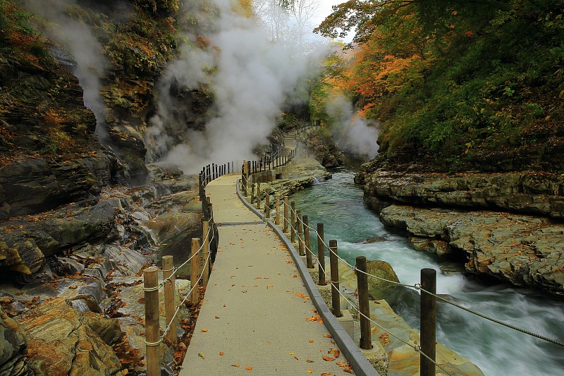 秋田县瀑布峡谷