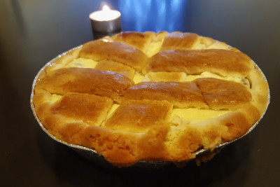 乳清干酪蛋糕和蜜饯水果