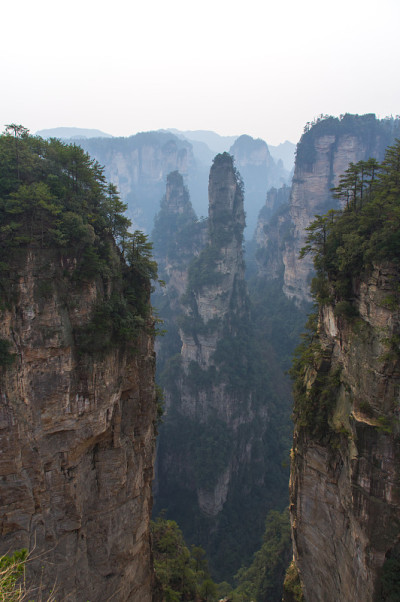 虚幻的山峰在清晨