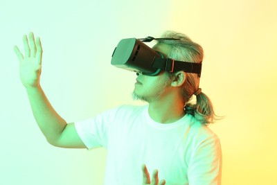 VR