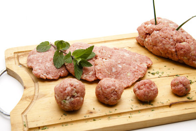 在边缘板上形成的碎肉