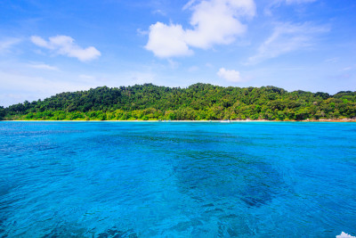 海滩的热带水晶清澈的海洋，塔猜岛，安达曼，塔