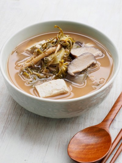 韩国美食荠菜豆瓣酱汤