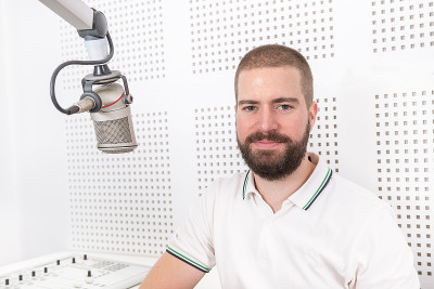 DJ