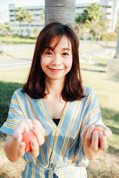 愉快的护士在她的假期