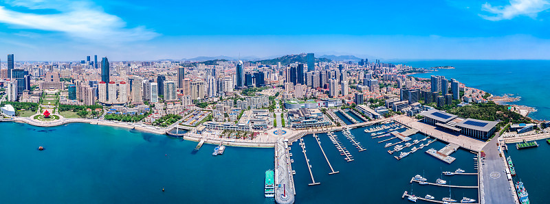 航拍青岛海岸线建筑景观天际线