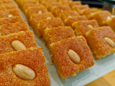 Basbousa Harissa Hareesa-自制的阿拉伯、埃及和黎巴嫩甜点开斋月饼干