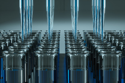 配有蓝色液体的科学实验室试管和实验室试验移液管。疫苗、技术、医学的概念。3D渲染，3D插图，复制空间