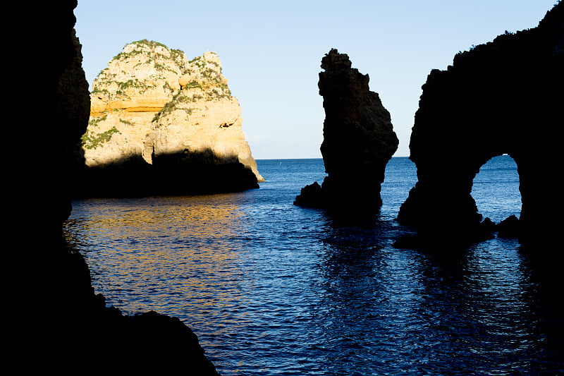 Ponta da Piedade的悬崖和岩层(拉各斯，葡萄牙)