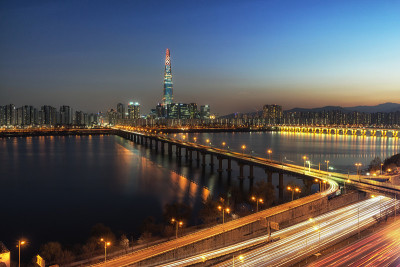 夜晚的乐天塔