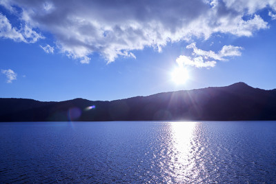 从箱根看富士山和阿什湖。