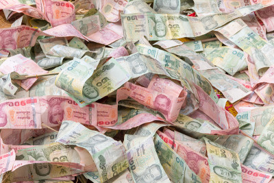 泰国货币钞票类型的堆叠和堆积
