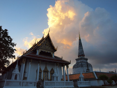 窟Phra Mahathat