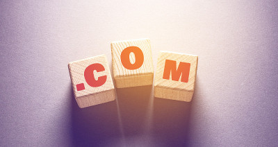 Com Word with木制方块