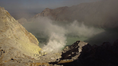 卡瓦伊真火山，硫磺被开采的地方