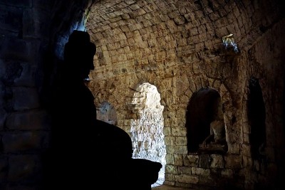 缅甸若开邦Mrauk U的lemyet - hna寺庙坐佛的剪影