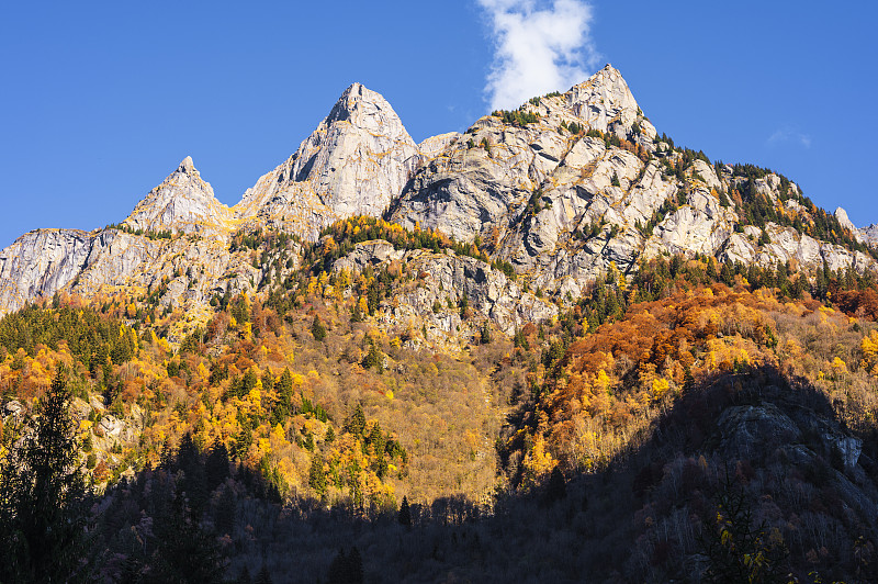 意大利松德里奥瓦尔马西诺的山景