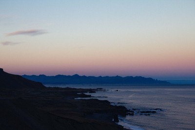 海岸线靠近Höfn黄昏