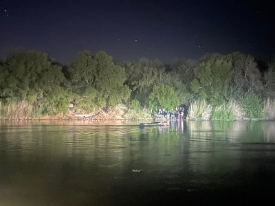 过河的移民