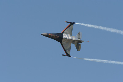F16