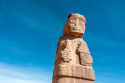 巨石在Tiwanaku, Altiplano, Titicaca地区，玻利维亚