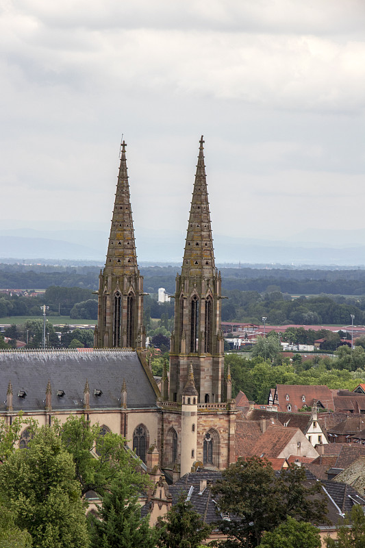 Obernai。圣皮埃尔和保罗教堂，阿尔萨斯，莱茵河下游。是伟大的