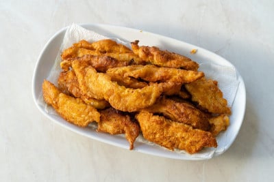 炸鸡鸡胸片配苏打水