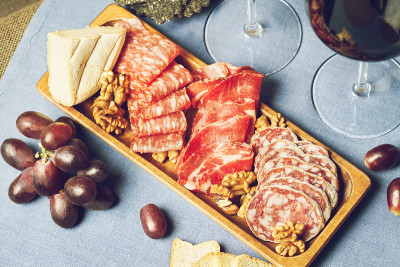 红酒和熟食